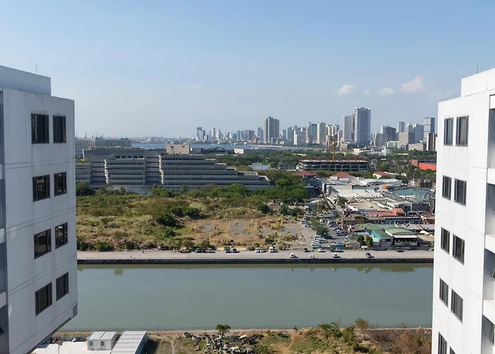 Concrete Palms Near Moa W/ Awesome View Of Manila